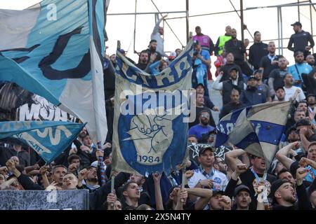 Bergamo, Italien. Mai 2024. Die Fans von Olympique de Marseille bejubeln ihre Mannschaft während des Spiels der UEFA Europa League im Gewiss-Stadion in Bergamo. Der Bildnachweis sollte lauten: Jonathan Moscrop/Sportimage Credit: Sportimage Ltd/Alamy Live News Stockfoto