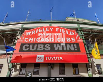 Das äußere Major League Baseball Chicago Cubs' Wrigley Field Stadion im Wrigleyville Viertel von Chicago. Stockfoto