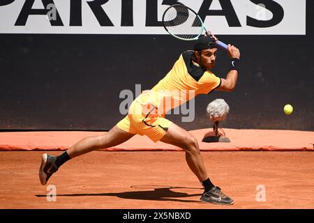 Rom, Italien. Mai 2024. Lorenzo Musetti von Italien im Spiel gegen Terence Atmane von Frankreich beim Internazionali BNL d’Italia 2024 Tennis Turnier im Foro Italico in Rom, Italien am 10. Mai 2024. Terence Altman besiegte Lorenzo Musetti mit 7:5, 1:0. Quelle: Insidefoto di andrea staccioli/Alamy Live News Stockfoto