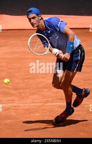 Rom, Italien. Mai 2024. Terence Atmane von Frankreich im Spiel gegen Lorenzo Musetti von Italien beim Tennis-Turnier Internazionali BNL d’Italia 2024 im Foro Italico in Rom, Italien am 10. Mai 2024. Terence Altman besiegte Lorenzo Musetti mit 7:5, 1:0. Quelle: Insidefoto di andrea staccioli/Alamy Live News Stockfoto