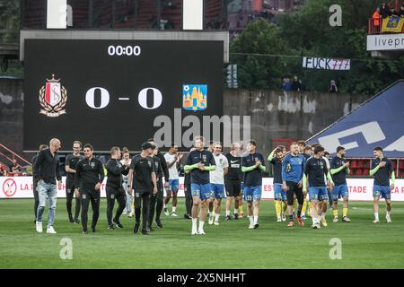 Lüttich, Belgien. Mai 2024. Westerlos Spieler wurden vor einem Fußballspiel zwischen Standard de Lüttich und KVC Westerlo am Freitag, den 10. Mai 2024 in Lüttich, am 8. Tag (von 10) der Europa Play-offs der ersten Liga der Jupiler Pro League 2023-2024 in Lüttich dargestellt. BELGA FOTO BRUNO FAHY Credit: Belga News Agency/Alamy Live News Stockfoto