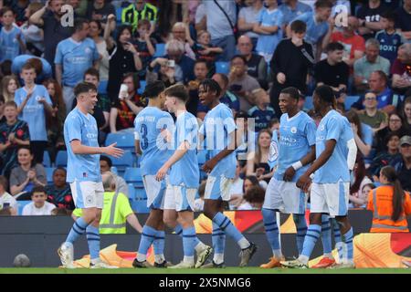 Stephen Mfuni (Manchester City U18) erzielt sein Team beim FA Youth Final Spiel zwischen Manchester City und Leeds United am Freitag, den 10. Mai 2024, im Etihad Stadium in Manchester. (Foto: Pat Scaasi | MI News) Credit: MI News & Sport /Alamy Live News Stockfoto