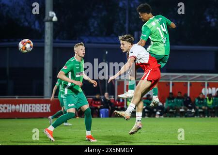 Utrecht, Niederlande. Mai 2024. UTRECHT, 10.05.2024, Zoudenbalch, Keuken Kampioen Divisie, niederländischer Fußball, Saison 2023/2024, während des Spiels Jong Utrecht - Dordrecht, Jong FC Utrecht Spieler Jesse van de Haar, FC Dordrecht Spieler Ilias Bronkorst Credit: Pro Shots/Alamy Live News Stockfoto