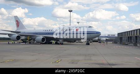 Budapest, Ungarn - 8. MAI 2024: Air China Boeing 747-400 B-2472 Passagierflugzeug mit chinesischem Präsidenten an Bord der Landung im Flughafen Budapest Liszt Ferenc Stockfoto