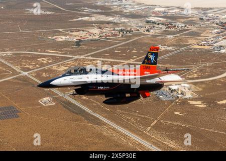 Edwards Base, Kalifornien, USA. Mai 2024. Frank Kendall fliegt am 2. Mai in der X-62 VISTA über der Edwards Air Force Base, Kalifornien. (Kreditbild: © U.S. Air Force/ZUMA Press Wire) NUR REDAKTIONELLE VERWENDUNG! Nicht für kommerzielle ZWECKE! Stockfoto