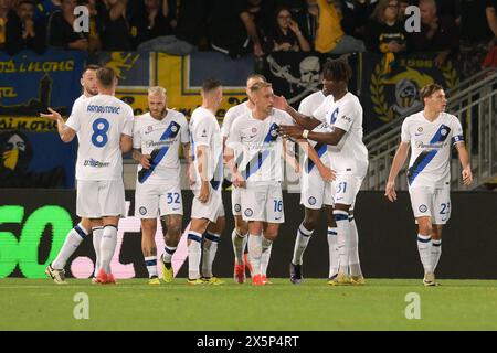 Stadio Benito Stirpe, Frosinone, Italien. Mai 2024. Fußball der Serie A; Frosinone gegen Inter Mailand; Inter Mailand's Spieler feiern, nachdem sie in der 19. Minute das Tor für 0-1 erzielt haben. Credit: Action Plus Sports/Alamy Live News Stockfoto