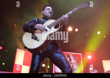 Musikgruppe Los Tigres Del Norte tritt während des Konzerts im WizCenter in Madrid auf, 4. April 2024, Spanien mit: Tigres Del Norte Wo: Madrid, Spanien Wann: 04. April 2024 Credit: Oscar Gonzalez/WENN Stockfoto