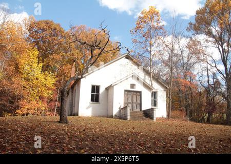 Bedford County, VA, USA. Eine verlassene kleine Kirche in einem abgelegenen Bergregion. Peaks View Church auf Rt 687 (Old Town Rd). Stockfoto