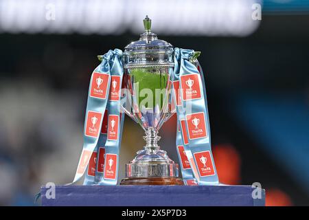 FA Youth Cup Trophäe, während des FA Youth Cup Finalspiels Manchester City gegen Leeds United im Etihad Stadium, Manchester, Vereinigtes Königreich. Mai 2024. (Foto: Cody Froggatt/News Images) in Manchester, Großbritannien am 5.10.2024. (Foto: Cody Froggatt/News Images/SIPA USA) Credit: SIPA USA/Alamy Live News Stockfoto