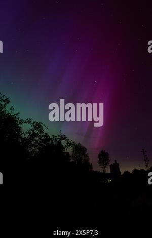 Bickington, Vereinigtes Königreich, 10. Mai 2024, Nordlichter erleuchten den South Devon Himmel auf der Farlacombe Farm. Quelle: Will Tudor/Alamy Live News Stockfoto