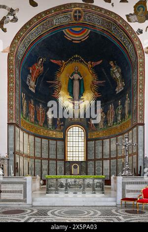 Salerno, Italien - 4. August 2023: Kathedrale von Salerno oder Kathedrale von St. Matthäus und St. Gregor dem Großen (Cattedrale di San Matteo e San Gregorio Ma Stockfoto