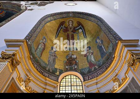 Salerno, Italien - 4. August 2023: Kathedrale von Salerno oder Kathedrale von St. Matthäus und St. Gregor dem Großen (Cattedrale di San Matteo e San Gregorio Ma Stockfoto