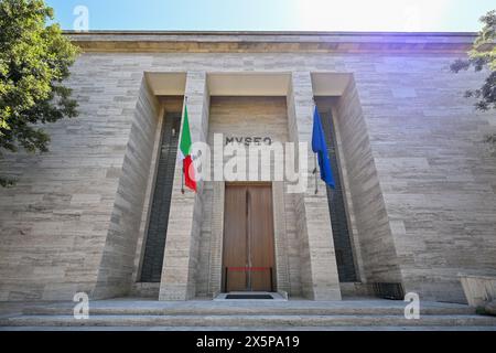 Das Museo archeologico nazionale di Paestum (Archäologisches Nationalmuseum) ist eine beliebte Touristenattraktion in Paestum, Italien. Stockfoto