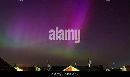 Nupaky, Tschechische republik - 10. Mai 2024 - Aurora Borealis oberhalb von Ricany Stockfoto