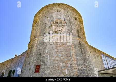 Die alten Stadtmauern von Budva entlang der Adriaküste, Montenegro. Stockfoto