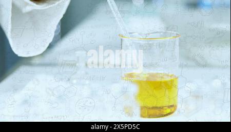 Bild chemischer Ikonen über kaukasischem Wissenschaftler im Labor Stockfoto