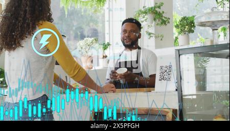 Bild von mehreren Diagrammen, wechselnden Zahlen, Symbolen, verschiedenen Frauen, die mit männlichen Barista sprechen Stockfoto