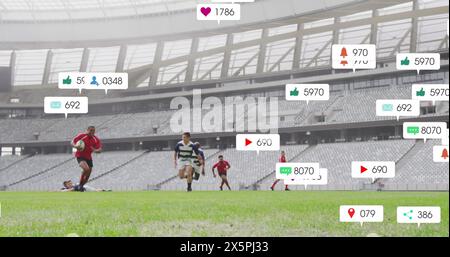 Abbildung mehrerer Benachrichtigungsbalken über verschiedenen Rugby-Spielern, die ein Übungsspiel spielen Stockfoto