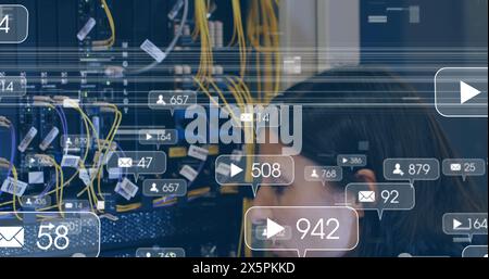 Bild der Datenverarbeitung in sozialen Medien über Computerserver Stockfoto