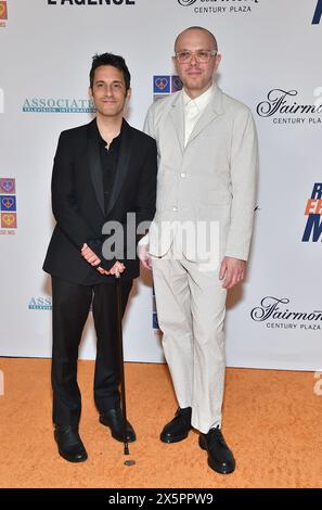 Century City, USA. Mai 2024. Ian Axel und Chad King aus Einer großen Welt kommen zur 31. Jährlichen Gala Race to Erase MS am 10. Mai 2024 in Century City, CA. © Lisa OConnor/AFF-USA.com Credit: AFF/Alamy Live News Stockfoto