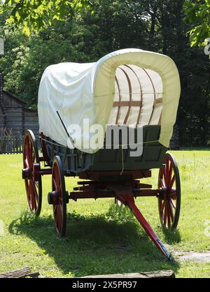 Rekonstruierter Pionierwagen im Stil der Epoche an der New Salem State Historic Site in Illinois Stockfoto