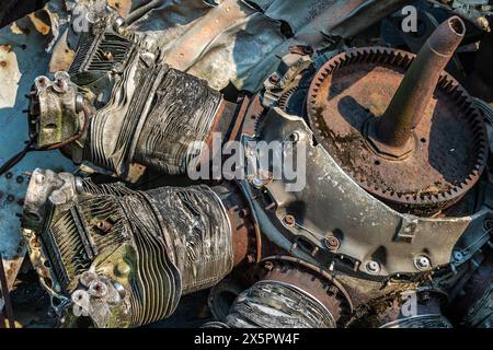 Beschädigte Teile eines Flugzeugtriebwerks, Nahaufnahme Stockfoto