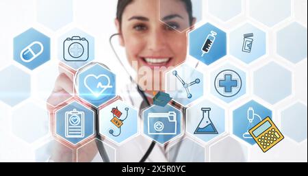 Bild medizinischer Ikonen über kaukasischer Ärztin Stockfoto