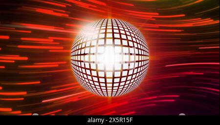 Bild einer Discokugel über Lichtspuren auf rotem und orangefarbenem Lichtspuren im Hintergrund Stockfoto