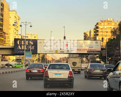 Kairo, Ägypten, 27. März 2024: Open Air Mall ist eines der größten Open Air Shopping Center in Ägypten und MENA, feat Stockfoto