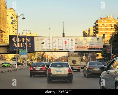 Kairo, Ägypten, 27. März 2024: Open Air Mall ist eines der größten Open Air Shopping Center in Ägypten und MENA, feat Stockfoto