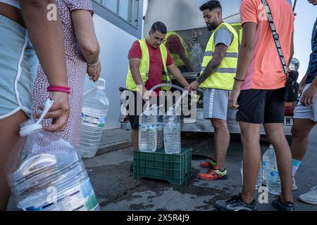 Dürre, Trinkwasserverteilung mit Tankwagen an die Bürger von Pozoblanco. Aufgrund der Dürre hat das Wasser aus dem Stausee La Colada eine gewisse Bedeutung Stockfoto