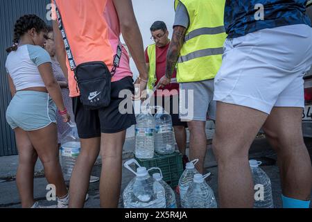 Dürre, Trinkwasserverteilung mit Tankwagen an die Bürger von Pozoblanco. Aufgrund der Dürre hat das Wasser aus dem Stausee La Colada eine gewisse Bedeutung Stockfoto