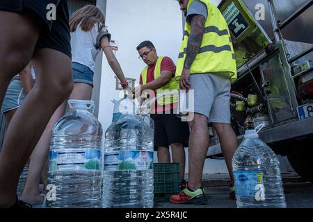 Dürre, Trinkwasserverteilung mit Tankwagen an die Bürger von Pozoblanco. Aufgrund der Dürre hat das Wasser aus dem Stausee La Colada eine gewisse Bedeutung Stockfoto