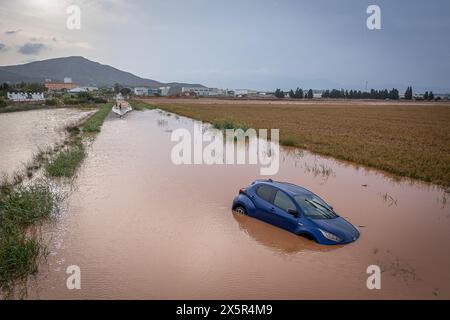 Überflutetes Land, nach einem großen Sturm, in Amposta, Tarragona, Spanien. September 2023 Stockfoto