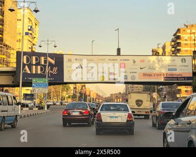 Kairo, Ägypten, 27. März 2024: Open Air Mall ist eines der größten Open Air Shopping Center in Ägypten und MENA, feat Stockfoto