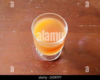 Hyphaene thebaica Saft, doum Palme, Lebkuchenbaum, eine Art Palme mit essbaren ovalen Früchten, heimisch auf der Arabischen Halbinsel und auch in der Nort Stockfoto