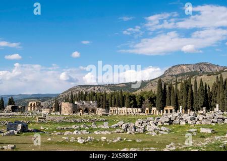 Ruinen von Hierapolis, antike griechische Stadt, UNESCO-Weltkulturerbe, in der Nähe von Pamukkale, Phrygia, Denizli, Türkei Stockfoto