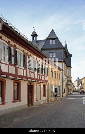 Fachwerkhäuser und Rathaus, Meisenheim, Rheinland-Pfalz, Deutschland Stockfoto