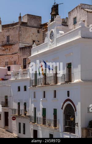 Rathaus in der weißen Stadt Vejer in den Bergen, Andalusien, Spanien Stockfoto