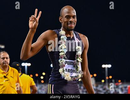 Doha, Katar. Mai 2024. Steven Gardiner von den Bahamas feiert nach dem Sieg des 400-Meter-Turniers der Männer beim Doha-Treffen der Wanda Diamond League 2024 in Doha, Katar, am 10. Mai 2024. Quelle: Nikku/Xinhua/Alamy Live News Stockfoto