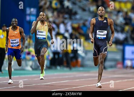 Doha, Katar. Mai 2024. Steven Gardiner (R) von den Bahamas tritt beim 400-Meter-Finale der Männer am 10. Mai 2024 beim Doha-Treffen der Wanda Diamond League in Doha, Katar, an 2024. Quelle: Nikku/Xinhua/Alamy Live News Stockfoto