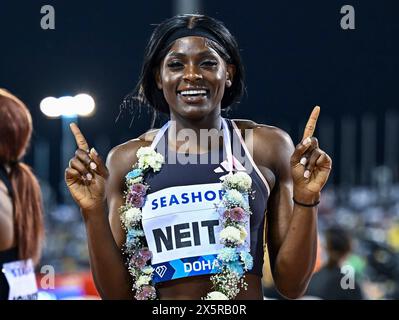 Doha, Katar. Mai 2024. Daryll Neita aus Großbritannien feiert nach dem Sieg des 100-Meter-Turniers der Frauen beim Doha-Treffen der Wanda Diamond League 2024 in Doha, Katar, am 10. Mai 2024. Quelle: Nikku/Xinhua/Alamy Live News Stockfoto