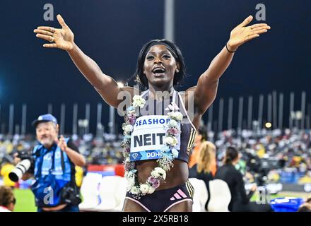 Doha, Katar. Mai 2024. Daryll Neita aus Großbritannien feiert nach dem Sieg des 100-Meter-Turniers der Frauen beim Doha-Treffen der Wanda Diamond League 2024 in Doha, Katar, am 10. Mai 2024. Quelle: Nikku/Xinhua/Alamy Live News Stockfoto