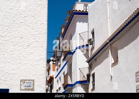 Enge Gassen in der Altstadt von Sitges, Spanien Sitges Katalonien Spanien *** enge Straßen in der Altstadt von Sitges, Spanien Sitges Katalonien Spanien Stockfoto