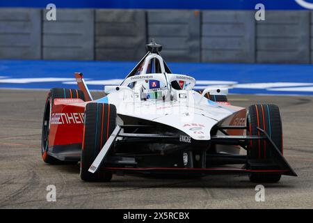Berlin, Deutschland. Mai 2024. 01 DENNIS Jake (gbr), Andretti Global, Porsche 99X Electric, Aktion beim Berlin ePrix 2024, 7. Treffen der ABB FIA Formel E Weltmeisterschaft 2023-24, auf dem Tempelhof Airport Street Circuit vom 10. Bis 12. Mai 2024 in Berlin Credit: Independent Photo Agency/Alamy Live News Stockfoto