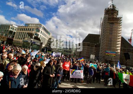 Frankfurt, Deutschland, 24. Februar 2024. Demo "der Jahrestag des russischen Angriffs auf die Ukraine". Stockfoto