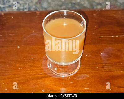 Hyphaene thebaica Saft, doum Palme, Lebkuchenbaum, eine Art Palme mit essbaren ovalen Früchten, heimisch auf der Arabischen Halbinsel und auch in der Nort Stockfoto