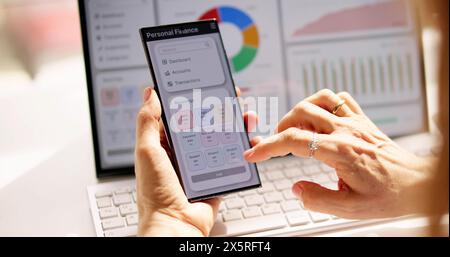 Budgetplanung Fintech App Money Tracker Am Telefon Stockfoto