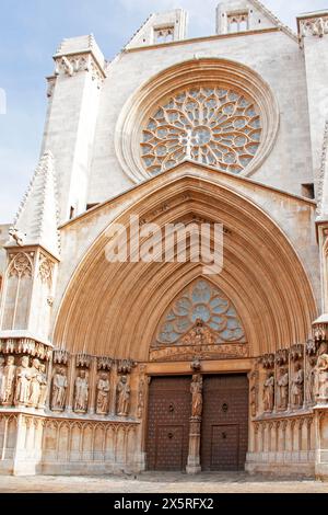 Tarragonas Kathedrale Saint Thecla, erbaut von 1170 bis 1331 in einer Mischung aus romanischen und gotischen Stilen Stockfoto