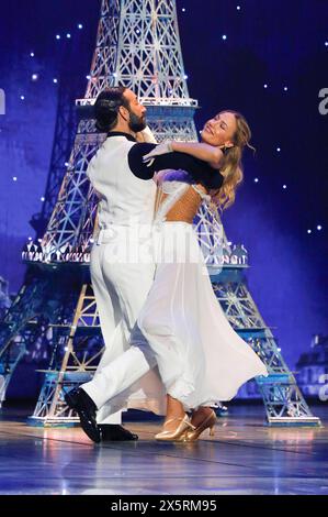 Lulu Lewe mit Massimo Sinato in der zehnten Live-Show der 17. Staffel der RTL-Tanzshow Let s Dance im Musical Dome. Köln, 10.05.2024 *** Lulu Lewe mit Massimo Sinato in der zehnten Live-Show der 17. Staffel der RTL Dance Show Let s Dance in the Musical Dome Köln, 10 05 2024 Foto:XR.xSchmiegeltx/xFuturexImagex lets dance1005 4581 Stockfoto